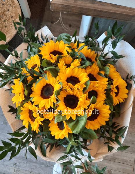 Sorprendi i tuoi cari a Seveso con la consegna a domicilio di fiori freschi e  di qualità di Petali d'autore di De Marco Daniela