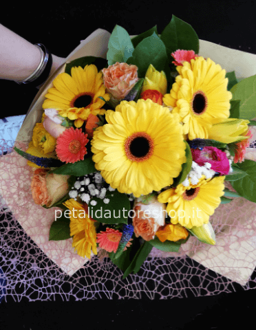 Bouquet di fiori misti colorato